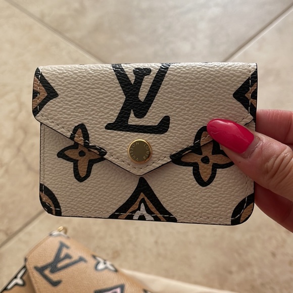 SOLD !!!Louis Vuitton brand new - Wild at Heart Felicie Strap n Go - Picture 4 of 7